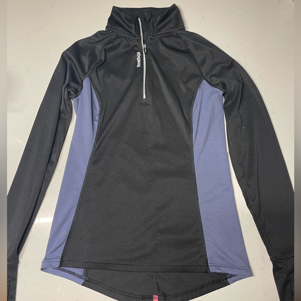 Reebok outerwear long sleeve light top women’s size small
